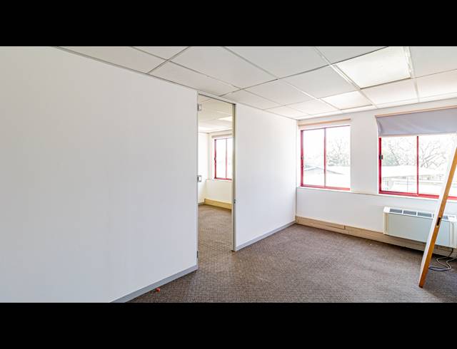 154M² OFFICE TO LET IN FERNDALE